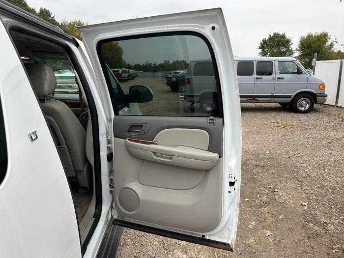 2009 chevrolet suburban lt1-1500-4wd with 242331 miles for sale near elk-river, minnesota 7403685cecab4aeba44ef78254c6af57.jpg