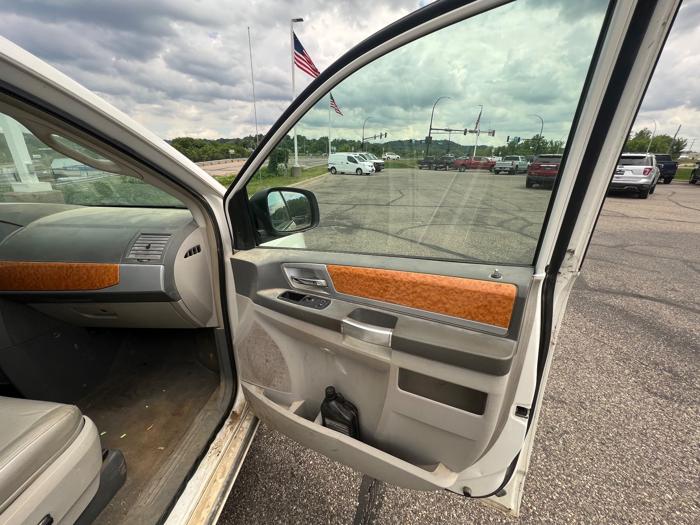 2008 chrysler town-&-country limited with 223234 miles for sale near savage, minnesota 74e6abf329c545cdb6bfc29d8cd8e513.jpeg