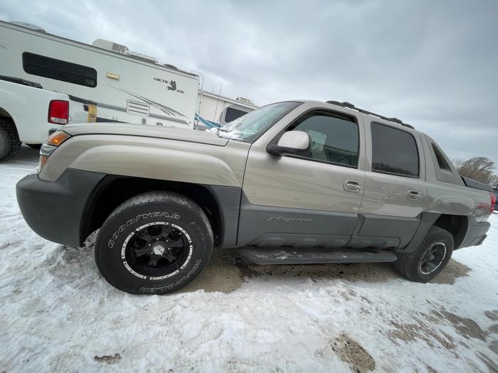 2003 chevrolet avalanche 1500 with 174308 miles for sale near elk-river, minnesota 752bb83a2d2f433d9debea8c1ee8b461.jpg