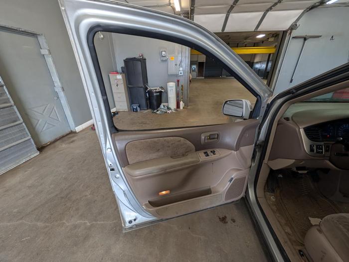2001 toyota sienna le with 237546 miles for sale near elk-river, minnesota 75f3ffd42de04fdeacd5e3f388d1c07e.jpg