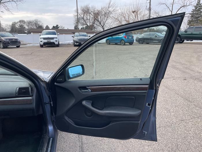 2002 bmw 3-series 330i-sedan with 161103 miles for sale near fridley, minnesota 766f70b5965044c098acba26a9a98236.jpeg