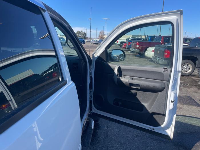 2008 chevrolet silverado-1500 ls-crew-cab-4wd with 151821 miles for sale near st.-cloud, minnesota 76cb73e05fdf43d8b02545c275ac318c.jpeg