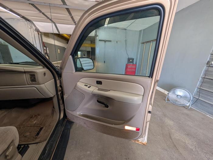 2001 chevrolet tahoe 4wd with 256492 miles for sale near elk-river, minnesota 76d847cc79b5400d9cb60748c43fa0eb.jpg