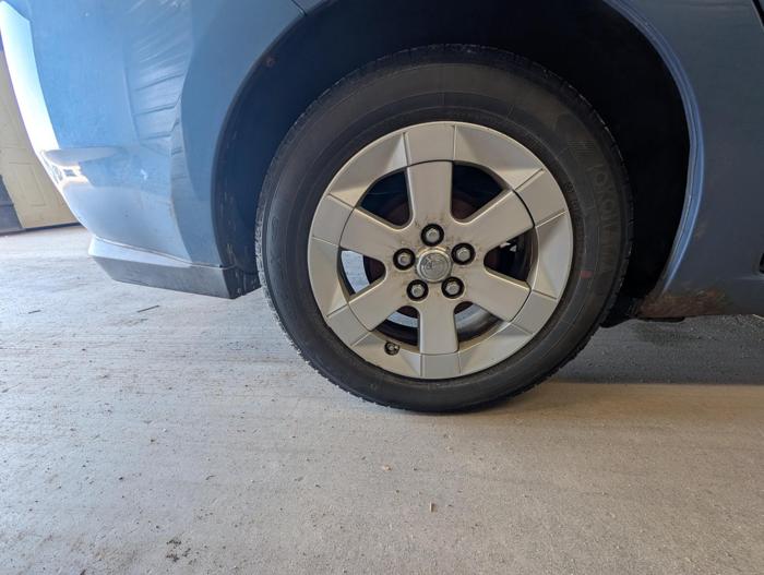 2009 toyota prius 4-door-liftback with 401240 miles for sale near elk-river, minnesota 76df36e1935c481c805b5c8953d1f3d7.jpg