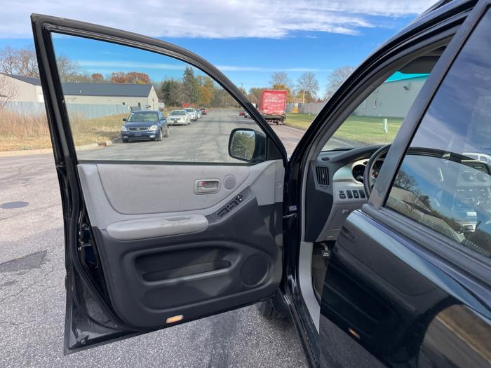 2004 toyota highlander v6-4wd with 178183 miles for sale near elk-river, minnesota 770ff82ba2d440129f801f1632aede56.jpeg