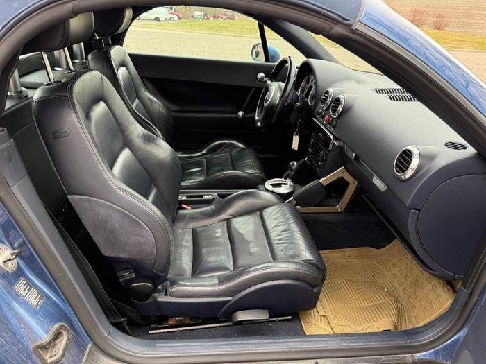 2004 audi tt with 126057 miles for sale near burnsville, minnesota 77529789c2eb435787ff7dd4c1bd4c6b.jpg