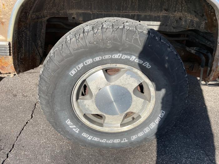 1999 gmc suburban 1500-4wd with 201982 miles for sale near elk-river, minnesota 775a30019af240388fe8296fdb1e4edb.jpeg