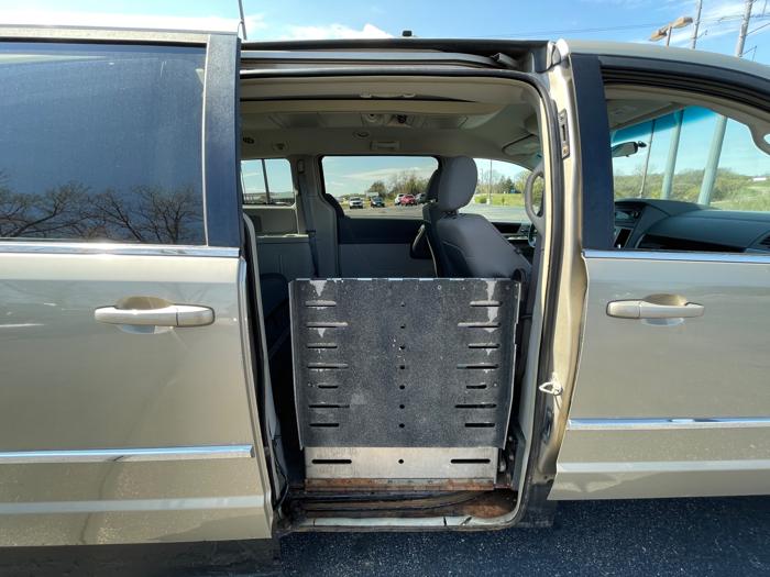 2009 chrysler town-&-country touring with 240699 miles for sale near clearwater, minnesota 777554a3901e4037afe21d8a76682dab.jpeg