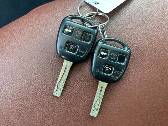 2006 lexus es-330 sedan with 245056 miles for sale near elk-river, minnesota 78294e3850334b83a95d38562f5b2e30.jpeg