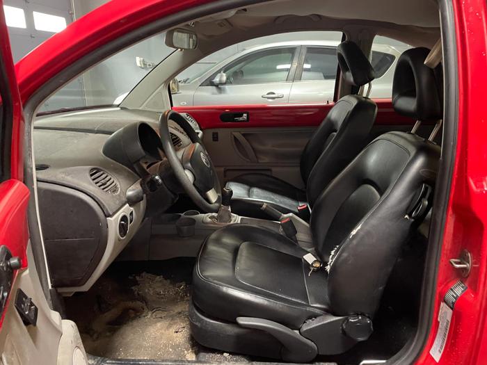2000 Volkswagen New Beetle