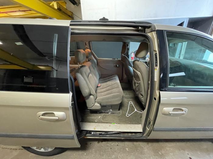 2006 chrysler town-&-country base with 98507 miles for sale near elk-river, minnesota 785f25bc000c49a08b9fd77cbed2ab45.jpeg