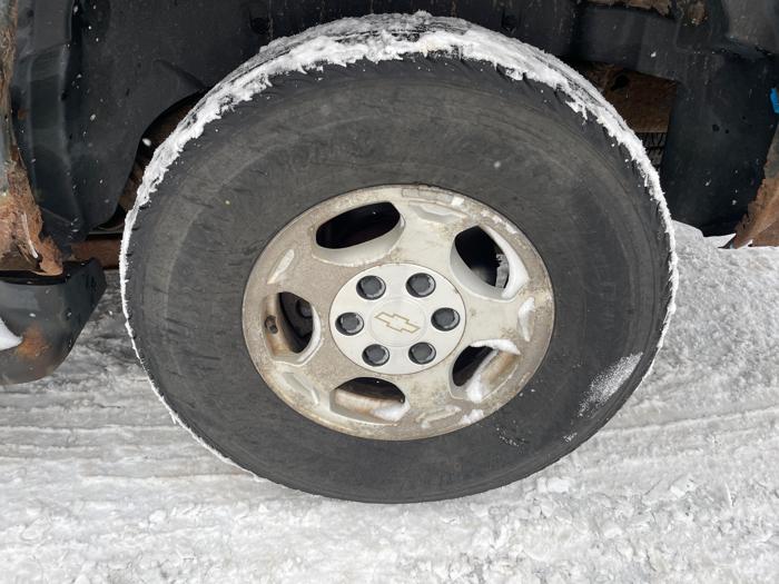 2004 chevrolet suburban 1500-4wd with 177654 miles for sale near fridley, minnesota 7877c58fd4cd46f28f287bcf0598e2ec.jpeg