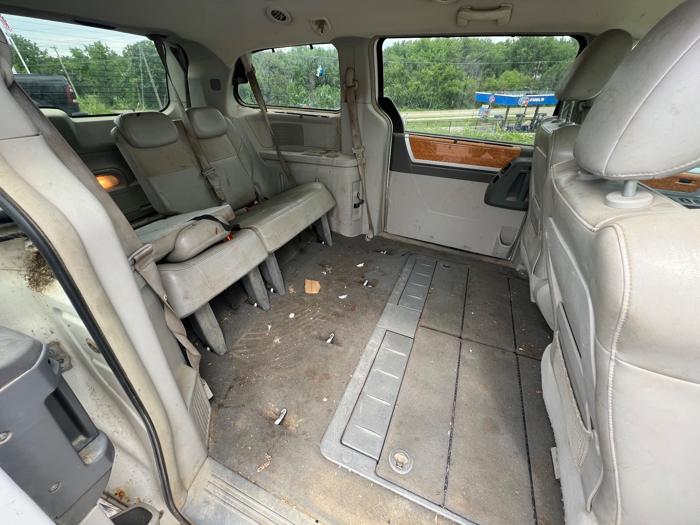 2008 chrysler town-&-country limited with 223234 miles for sale near savage, minnesota 78be6dd93380459389f653c19dfc3fd5.jpeg