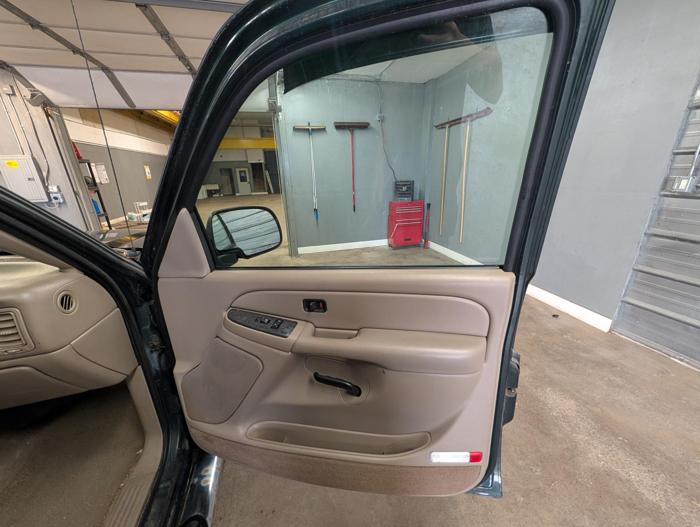 2004 chevrolet silverado-1500 work-truck-ext.-cab-short-bed-4wd with 322888 miles for sale near elk-river, minnesota 7902188252fb43c2b52b638631a93b74.jpg