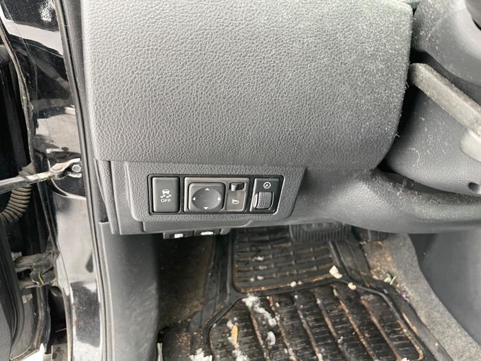 2011 nissan versa 1.8-sl-hatchback with 110947 miles for sale near elk-river, minnesota 791aa78474324f66ad6f9cbc947c4761.jpeg