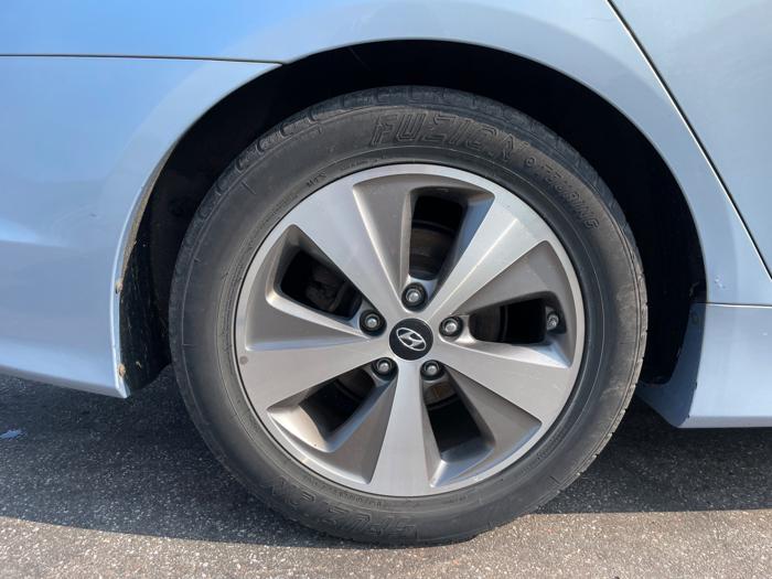 2011 hyundai sonata-hybrid sedan with 119130 miles for sale near elk-river, minnesota 79480ffd4dde4350a2b4f66f799d4a7c.jpeg