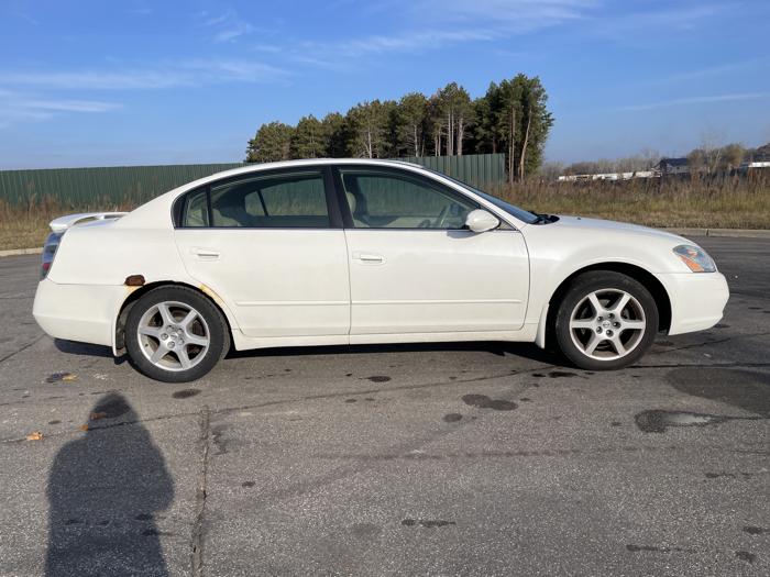 2004 nissan altima with 136326 miles for sale near elk-river, minnesota 7963c5a5c29945efbfae40041d30c88c.jpg