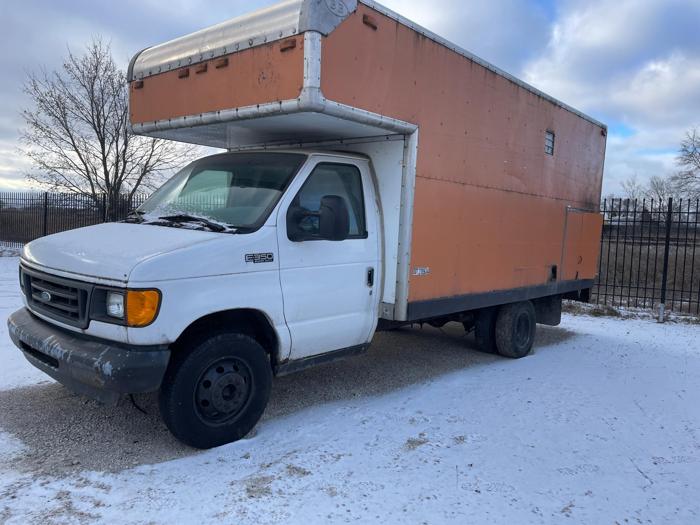 2004 ford e-350 with 195489 miles for sale near elk-river, minnesota 79921897e79a4beeae49311ae79b3b2d.jpg