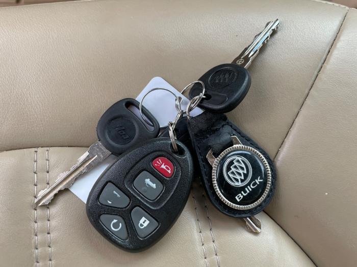 2006 buick lucerne cxl-v6 with 92806 miles for sale near elk-river, minnesota 79c16acc58564408bc9af8e8910ed3fb.jpeg