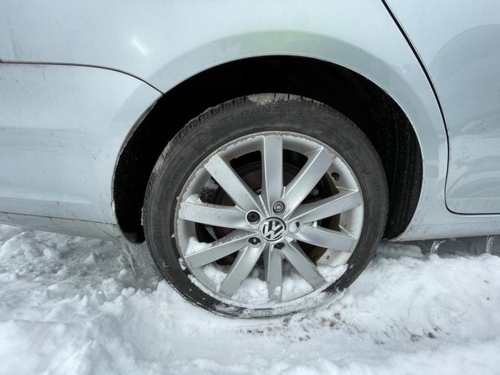 2013 volkswagen jetta-sportwagen 2.0l-tdi with 126085 miles for sale near elk-river, minnesota 79d84666e19a4725b640d7648c8cd0c2.jpeg