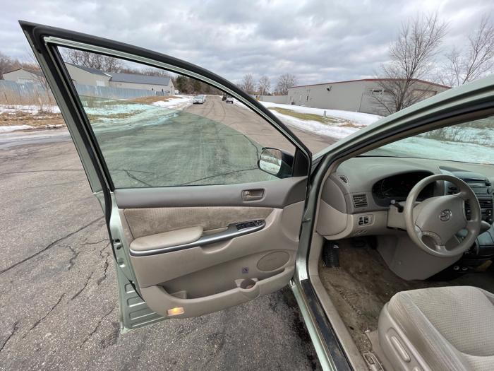 2009 toyota sienna ce-fwd-7-passenger with 176555 miles for sale near elk-river, minnesota 79ff8fb8e9a442c98b07d76905c84e00.jpeg