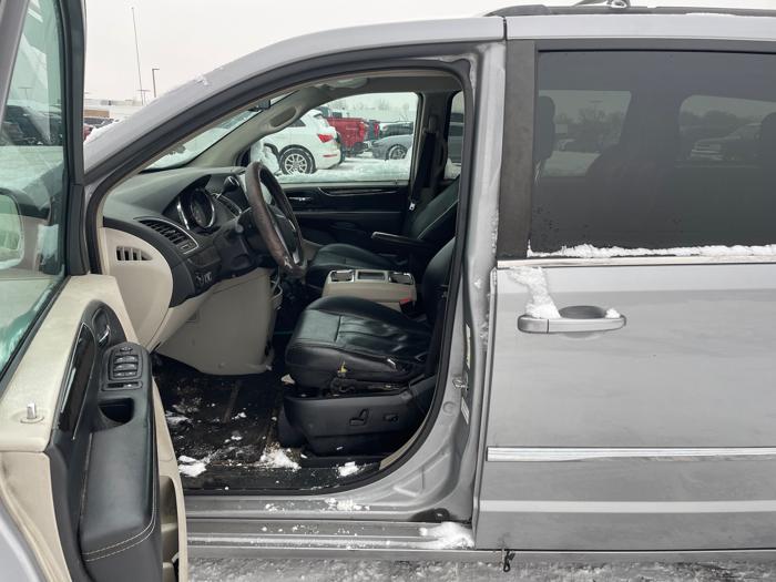 2013 chrysler town-&-country touring with 131164 miles for sale near fridley, minnesota 7a287885011e4f6899577cb0d137992e.jpeg