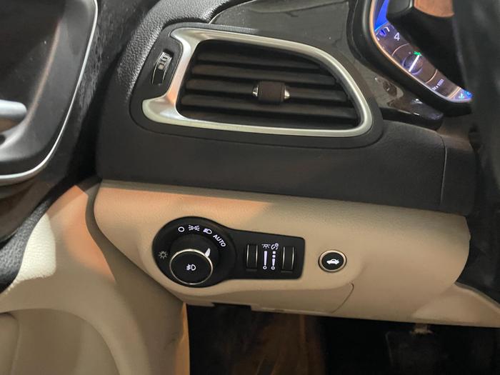 2015 chrysler 200 200c with 208747 miles for sale near elk-river, minnesota 7a366a7f987c4e66ac3f25e6cb9eb03f.jpg