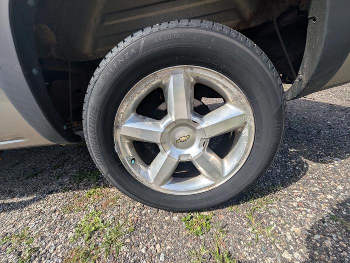2001 chevrolet silverado-1500 ext.-cab-short-bed-4wd with 212525 miles for sale near elk-river, minnesota 7a873b82932a48b0879c34e4190913b9.jpg