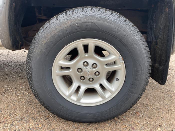 2002 dodge dakota club-cab-4wd with 118259 miles for sale near elk-river, minnesota 7aa8e4f2d1ab420c8c1d9b06f31991c8.jpeg