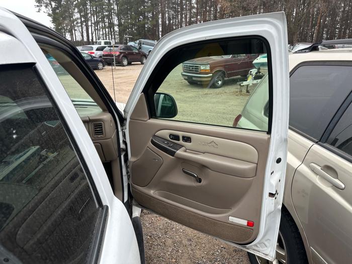 2002 gmc yukon-denali base with 253361 miles for sale near elk-river, minnesota 7ab597eea61342dab74a47550c2a313c.jpeg