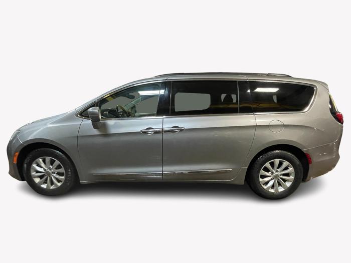 2017 chrysler pacifica touring-l with 146565 miles for sale near elk-river, minnesota 7c20f93fd07f48599ca0ec8a4aee893e.jpg