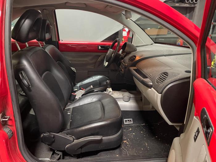 2000 Volkswagen New Beetle
