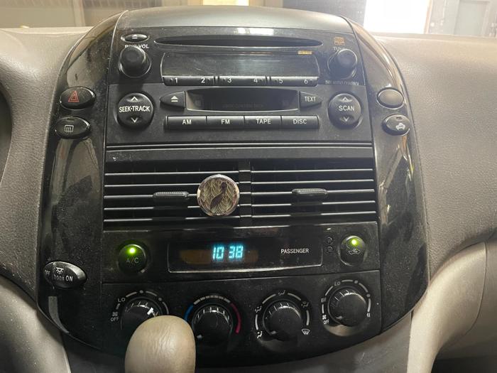 2004 Toyota Sienna