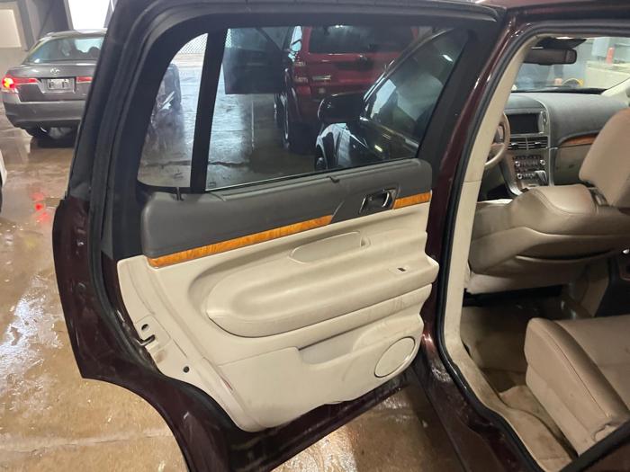 2010 lincoln mkt base with 169090 miles for sale near elk-river, minnesota 7c71ac693042453aa0c1a082331c7561.jpg