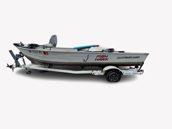 1984 crestliner . for sale near elk-river, minnesota 7ca5735279a44c82884c06b78a80582b.jpg