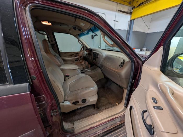 2001 ford expedition xlt-4wd with 169685 miles for sale near elk-river, minnesota 7ccd4665b32b40eb80db789a5e128b65.jpg