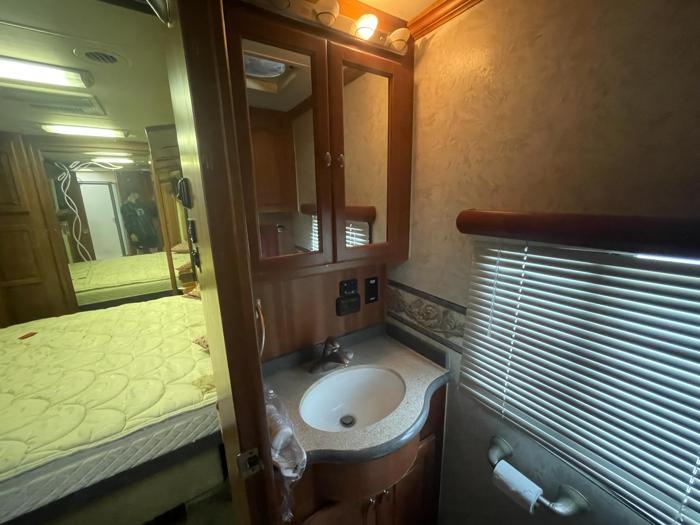 2006 freightliner x-line-motorhome - with 27483 miles for sale near elk-river, minnesota 7d06ea9cbae848019743c63d24edb118.jpg