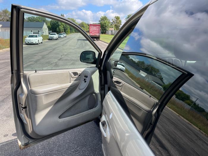 2007 dodge grand-caravan sxt with 193602 miles for sale near elk-river, minnesota 7d54e5c8d5ac4962ad81f95082922832.jpeg