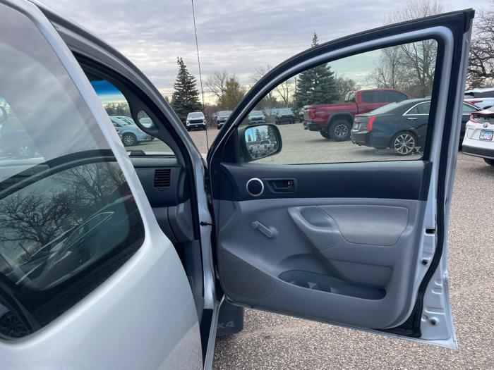 2006 toyota tacoma access-cab-v6-4wd with 204926 miles for sale near fridley, minnesota 7e6e0c79a04e4d0e8d1c4e9b52949603.jpeg