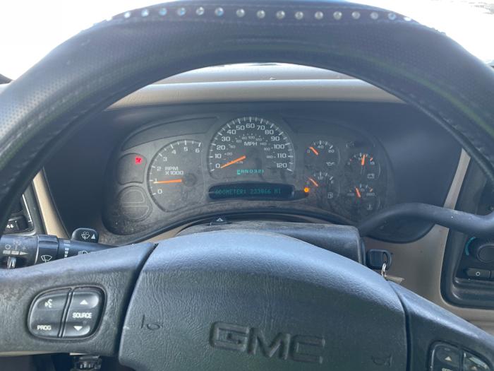 2004 gmc yukon slt with 233066 miles for sale near fridley, minnesota 7e7c611486384c06b2a6b4c9995df0b2.jpeg