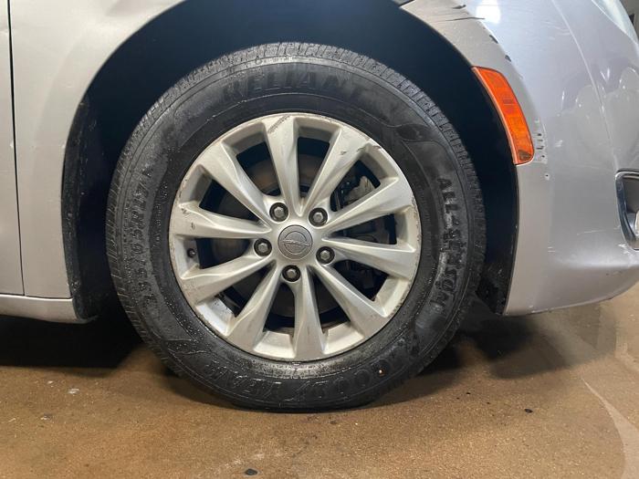 2017 chrysler pacifica touring-l with 146565 miles for sale near elk-river, minnesota 7ea2ec9c3aa640958467fbe00df81089.jpg