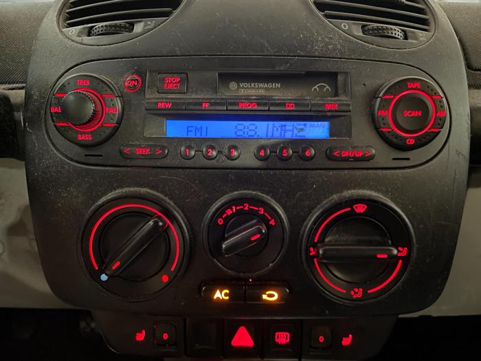 2000 Volkswagen New Beetle