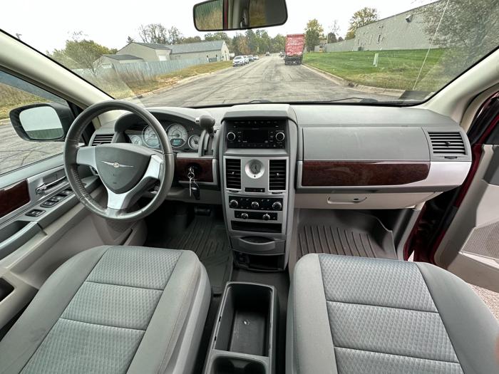 2010 chrysler town-&-country touring with 116441 miles for sale near elk-river, minnesota 7f547b1da8ec4ccc9055941a3ba41d7f.jpg
