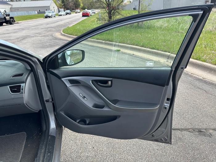2013 hyundai elantra limited with 143526 miles for sale near elk-river, minnesota 7f5e8bbd4991407ebf53ee880af09ea0.jpeg
