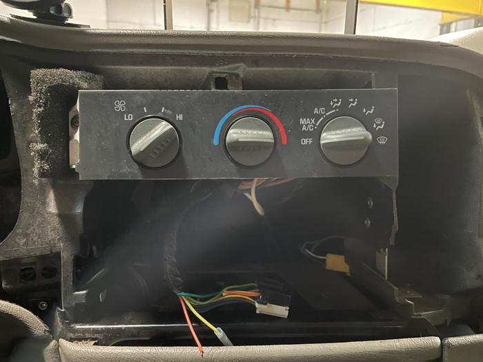 2005 chevrolet astro-van with 181173 miles for sale near elk-river, minnesota 7f94e288dc264aeba184c25230b1e80e.jpg