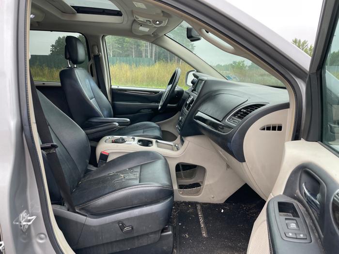 2016 chrysler town-&-country touring-l with 141316 miles for sale near elk-river, minnesota 7fc78cb988e04a28bfe8426453b2bab8.jpeg