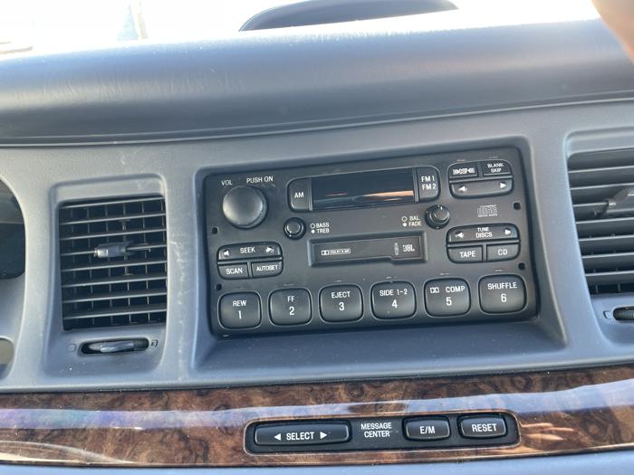 1997 lincoln town-car sel with 171572 miles for sale near elk-river, minnesota 7fff8880b02a4d75bb0e7ef0a0d8843a.jpg