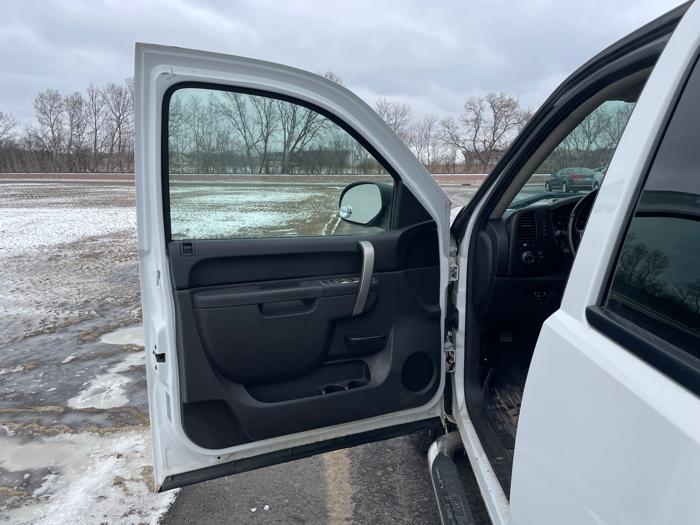 2010 chevrolet silverado-1500 lt1-crew-cab-4wd with 141952 miles for sale near rochester, minnesota 8052098df816472e95c34f4abaf43121.jpeg