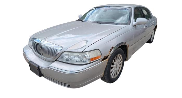 2003 lincoln town-car signature for sale near elk-river, minnesota 806fa58042824c38b55d7f7c71202f44.jpg