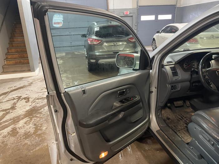 2004 honda pilot ex-l with 261840 miles for sale near elk-river, minnesota 808b09024ce44734bdb0fbb8ac8d847a.jpg